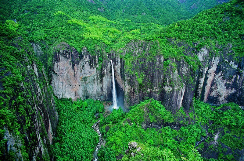 温州雁荡山大龙湫瀑布：自然与人生的交响